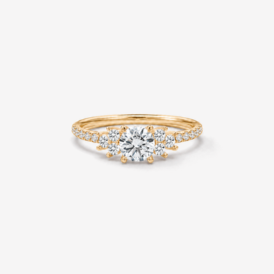 CINDERELLA Round Pavé Verlobungsring in gelbgold – Frontansicht, repräsentative Darstellung