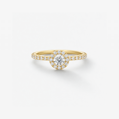 GISELLE PROMISE Round Halo Verlobungsring in 18k Gelbgold mit natürlichem rundem 0.30ct Diamanten und diamantbesetzter Ringschiene, Frontansicht