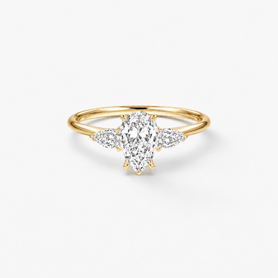 VICTORIA Verlobungsring mit drei Pear-Cut Diamanten – 18k Gelbgold, Frontansicht