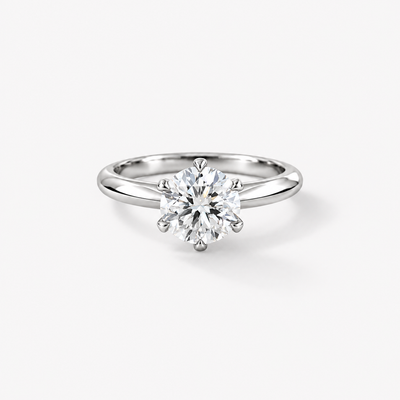 ICONIC 1.30 ct Einzelstück in 950 Platin – Frontansicht mit rundem Diamanten und sechs feinen Griffen